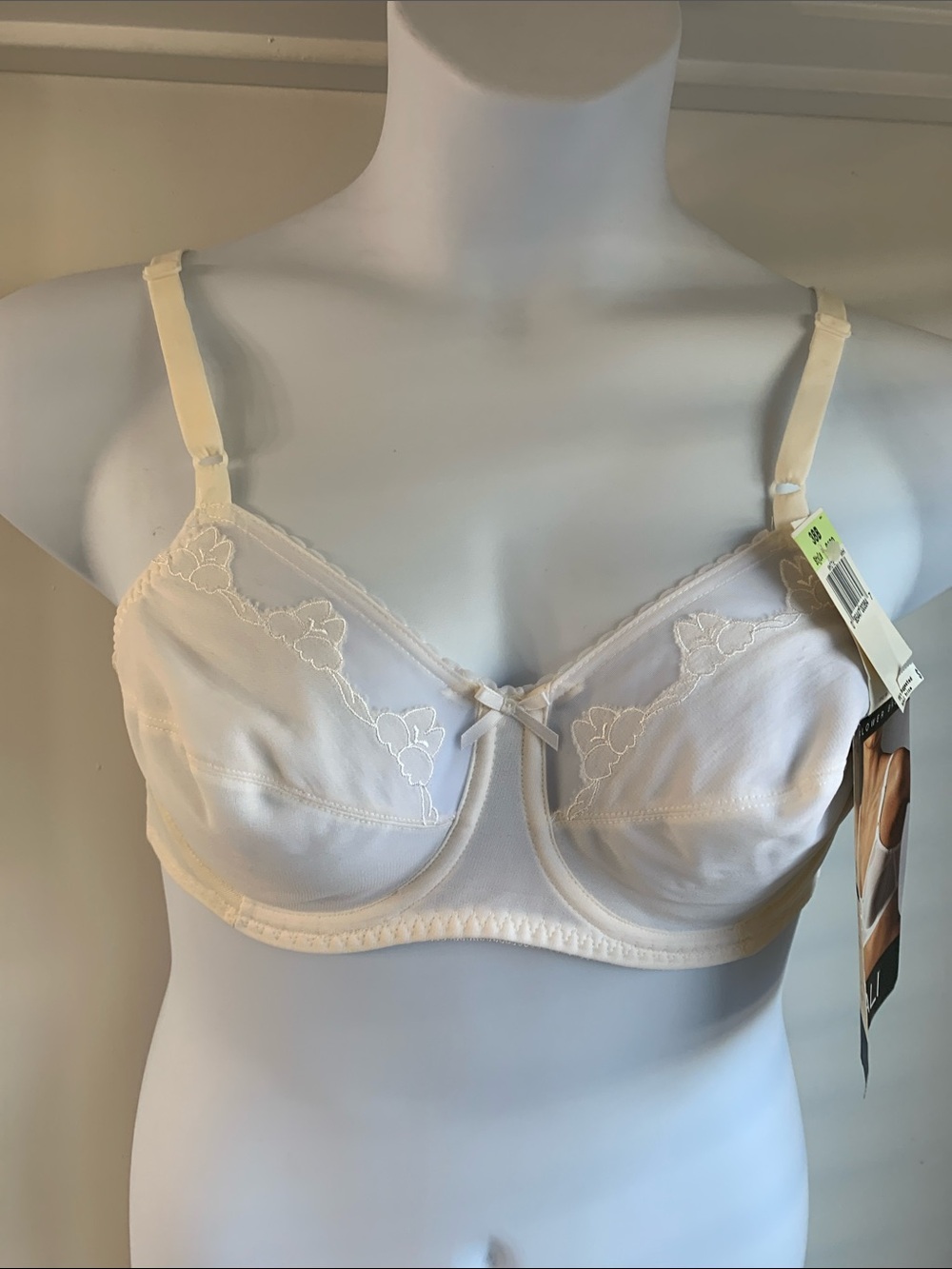 Bali Flower White Underwire Bra Size 38D